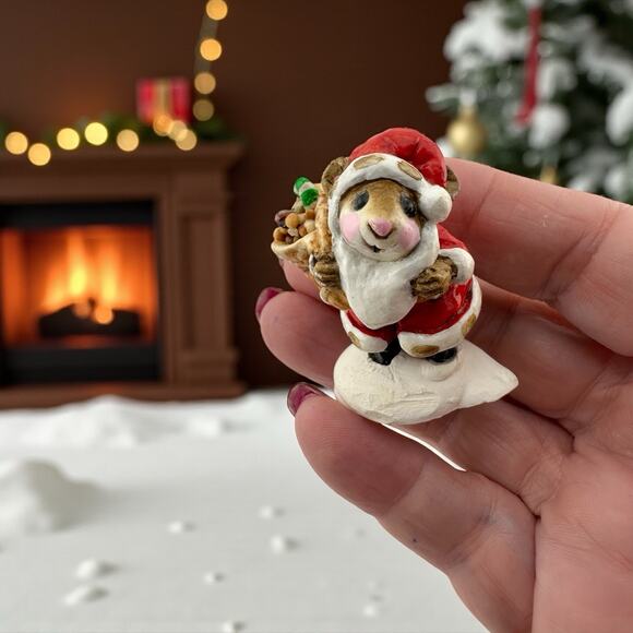 Wee Forest Folk "Santa Mouse" M-043 AP 1980 Mouse with Toy Bag Retired - Picture 1 of 8
